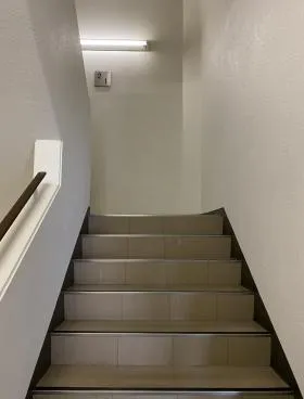 国際本社別館ビルの外観