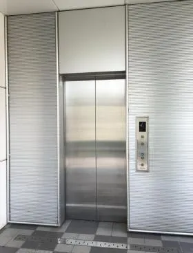 六本木デュープレックスタワーの外観