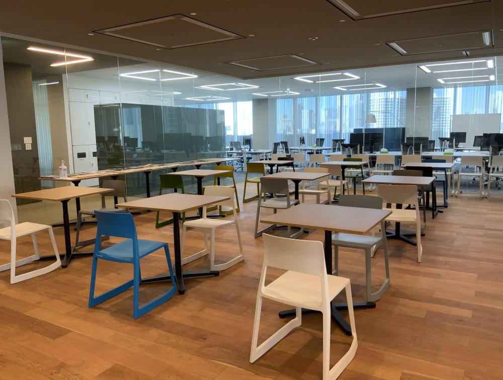 東京都港区南青山の居抜き賃貸オフィス物件(約405坪) ｜居抜きオフィス物件検索サイト【vivit-ビビット】（1）