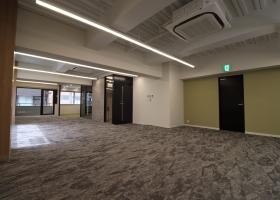 会議室付き！ 男女別トイレ！の居抜き賃貸オフィス物件(約40坪) ｜居抜きオフィス物件検索サイト【vivit-ビビット】（サムネイル1）