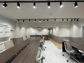会議室付き 什器付きの居抜き賃貸オフィス物件(約25坪) ｜居抜きオフィス物件検索サイト【vivit-ビビット】（サムネイル3）