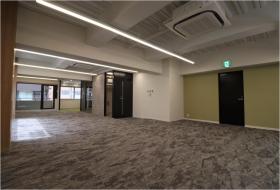 東京都千代田区神田美倉町の居抜き賃貸オフィス物件(約40坪) ｜居抜きオフィス物件検索サイト【vivit-ビビット】（サムネイル1）