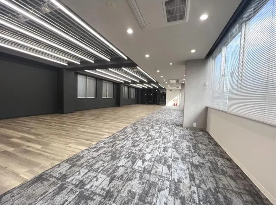 おしゃれな内装 会議室2室付きの居抜き賃貸オフィス物件(約60坪) ｜居抜きオフィス物件検索サイト【vivit-ビビット】（4）