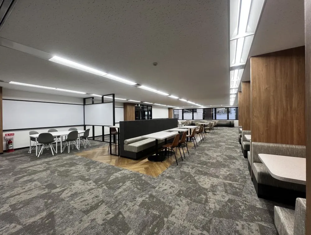 大型セットアップオフィス 内装費負担ありの居抜き賃貸オフィス物件(約210坪) ｜居抜きオフィス物件検索サイト【vivit-ビビット】（1）