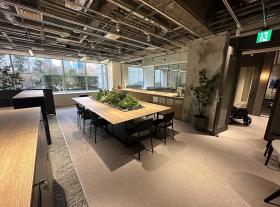 東京都新宿区西新宿の居抜き賃貸オフィス物件(約125坪) ｜居抜きオフィス物件検索サイト【vivit-ビビット】（サムネイル5）