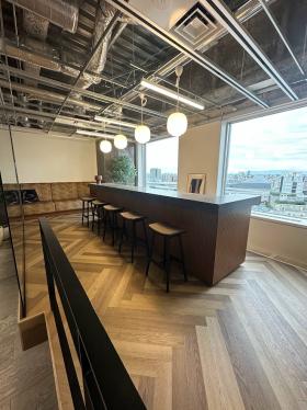 東京都新宿区西新宿の居抜き賃貸オフィス物件(約60坪) ｜居抜きオフィス物件検索サイト【vivit-ビビット】（サムネイル8）