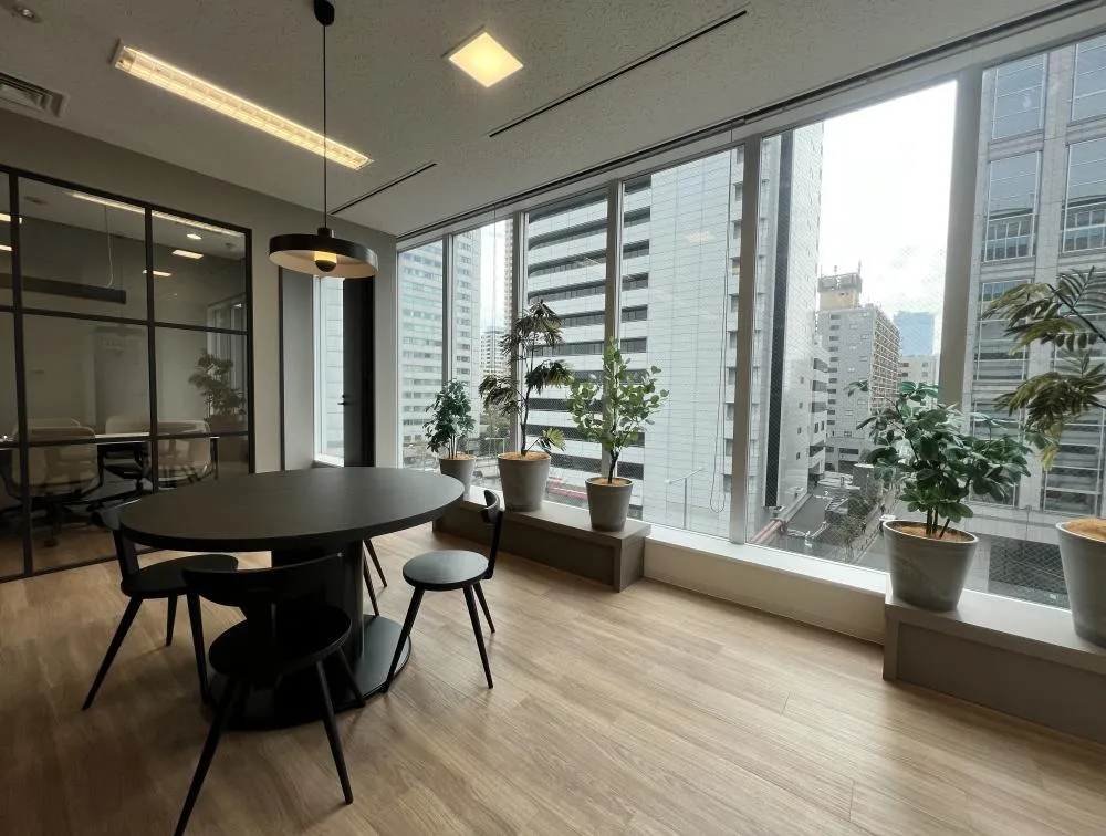 東京都港区北青山の居抜き賃貸オフィス物件(約25坪) ｜居抜きオフィス物件検索サイト【vivit-ビビット】（1）