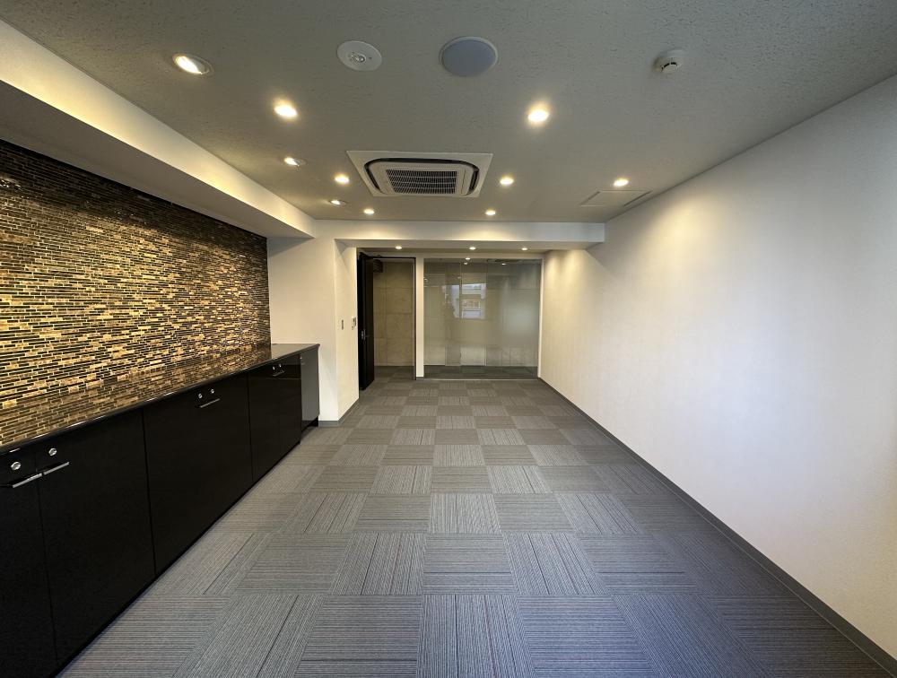 東京都新宿区西新宿の居抜き賃貸オフィス物件(約105坪) ｜居抜きオフィス物件検索サイト【vivit-ビビット】（1）