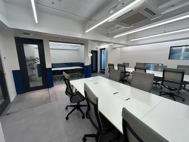 セットアップオフィス 家具、会議室、テレカンブースの居抜き賃貸オフィス物件(約20坪) ｜居抜きオフィス物件検索サイト【vivit-ビビット】（4）