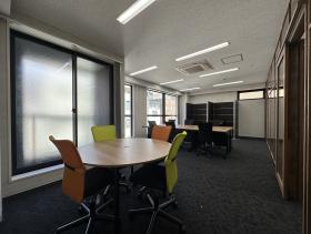 東京都千代田区神田神保町の居抜き賃貸オフィス物件(約20坪) ｜居抜きオフィス物件検索サイト【vivit-ビビット】（サムネイル1）