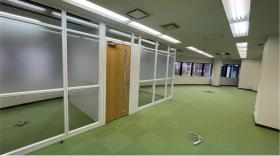 東京都港区新橋の居抜き賃貸オフィス物件(約35坪) ｜居抜きオフィス物件検索サイト【vivit-ビビット】（サムネイル1）