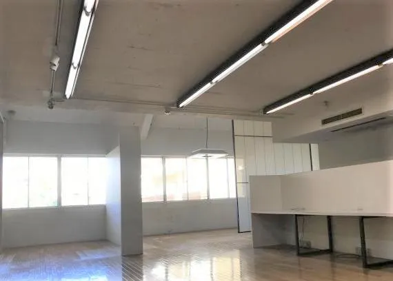 東京都港区南青山の居抜き賃貸オフィス物件(約35坪) ｜居抜きオフィス物件検索サイト【vivit-ビビット】（1）