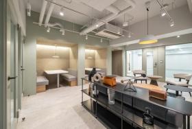 東京都新宿区新宿の居抜き賃貸オフィス物件(約40坪) ｜居抜きオフィス物件検索サイト【vivit-ビビット】（サムネイル1）