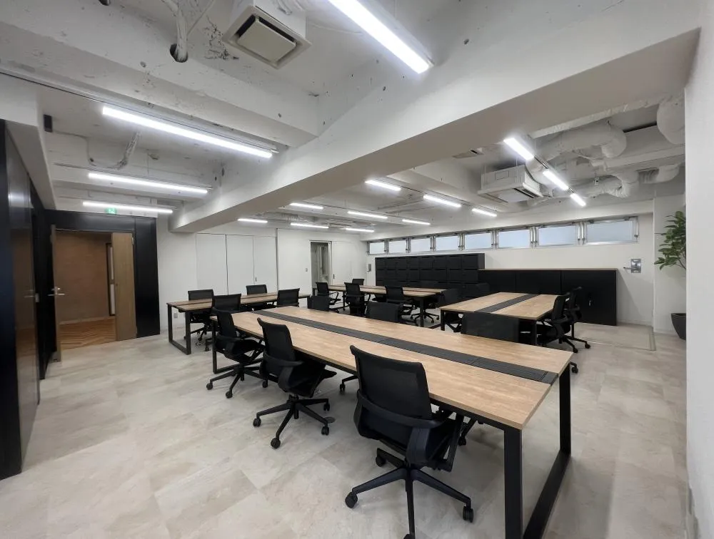 会議室付き おしゃれの居抜き賃貸オフィス物件(約45坪) ｜居抜きオフィス物件検索サイト【vivit-ビビット】（4）