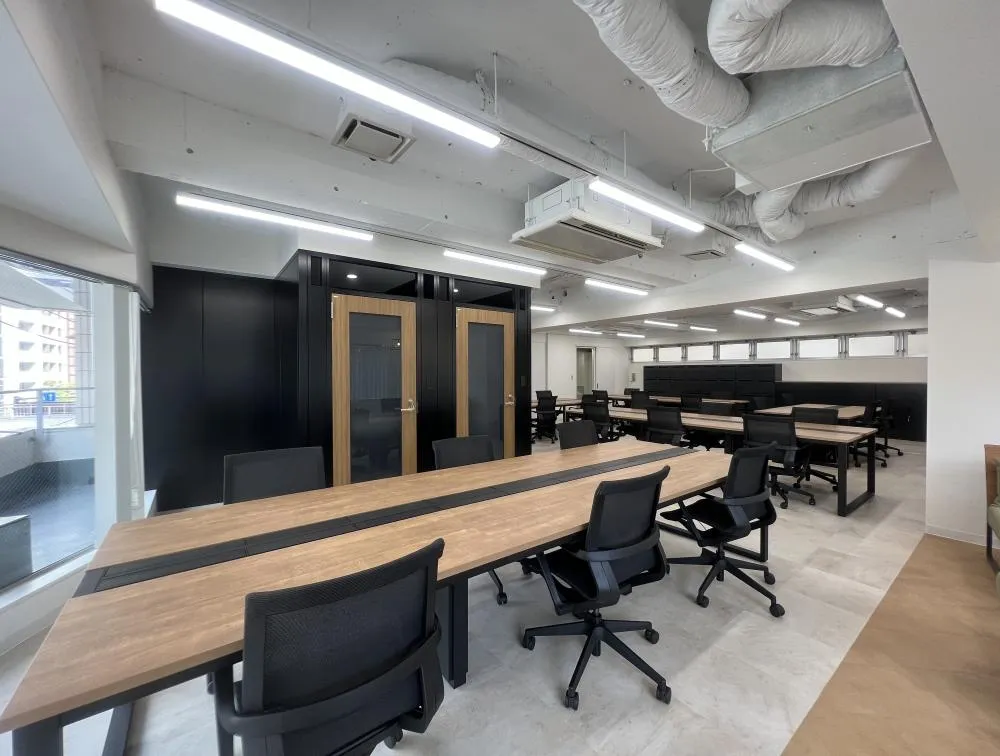 会議室付き おしゃれの居抜き賃貸オフィス物件(約45坪) ｜居抜きオフィス物件検索サイト【vivit-ビビット】（7）