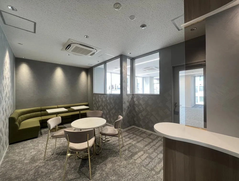 会議室付き！ 男女別トイレ！の居抜き賃貸オフィス物件(約35坪) ｜居抜きオフィス物件検索サイト【vivit-ビビット】（1）