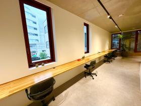 家具設置、会議室付き！ 原状回復無し、デザイナーズの居抜き賃貸オフィス物件(約25坪) ｜居抜きオフィス物件検索サイト【vivit-ビビット】（サムネイル1）