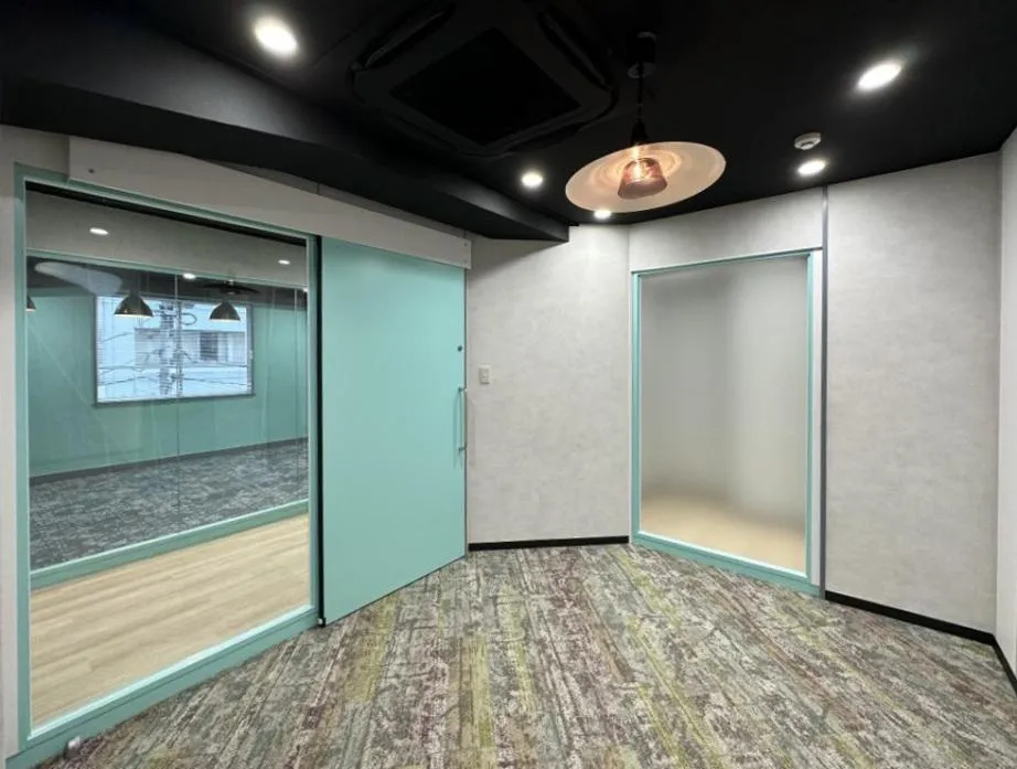 【NEW】渋谷駅徒歩3分 20名想定セットアップオフィスの居抜き賃貸オフィス物件(約45坪) ｜居抜きオフィス物件検索サイト【vivit-ビビット】（3）