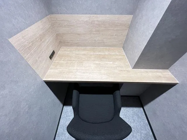 会議室テレカンブース付き！ 什器付き！の居抜き賃貸オフィス物件(約35坪) ｜居抜きオフィス物件検索サイト【vivit-ビビット】（6）