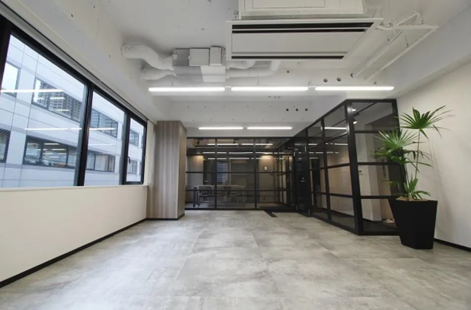 8名用会議室付き セットアップオフィスの居抜き賃貸オフィス物件(約25坪) ｜居抜きオフィス物件検索サイト【vivit-ビビット】（1）