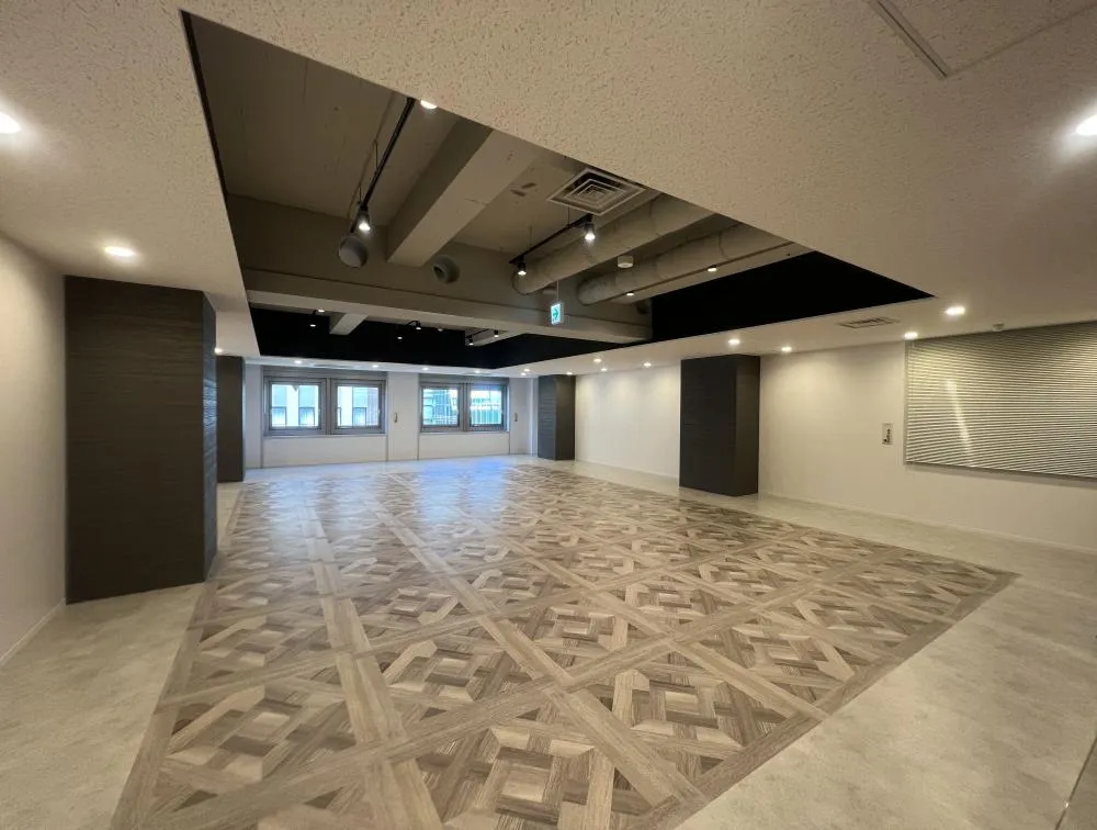 モノトーン&ゴージャス 会議室２部屋付きの居抜き賃貸オフィス物件(約50坪) ｜居抜きオフィス物件検索サイト【vivit-ビビット】（5）