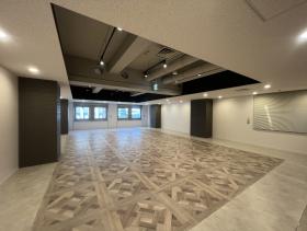 モノトーン&ゴージャス 会議室２部屋付きの居抜き賃貸オフィス物件(約50坪) ｜居抜きオフィス物件検索サイト【vivit-ビビット】（サムネイル5）