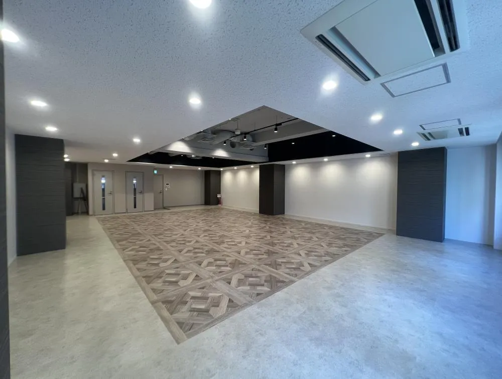 モノトーン&ゴージャス 会議室２部屋付きの居抜き賃貸オフィス物件(約50坪) ｜居抜きオフィス物件検索サイト【vivit-ビビット】（6）