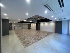 モノトーン&ゴージャス 会議室２部屋付きの居抜き賃貸オフィス物件(約50坪) ｜居抜きオフィス物件検索サイト【vivit-ビビット】（サムネイル6）
