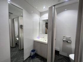 モノトーン&ゴージャス 会議室２部屋付きの居抜き賃貸オフィス物件(約50坪) ｜居抜きオフィス物件検索サイト【vivit-ビビット】（サムネイル11）
