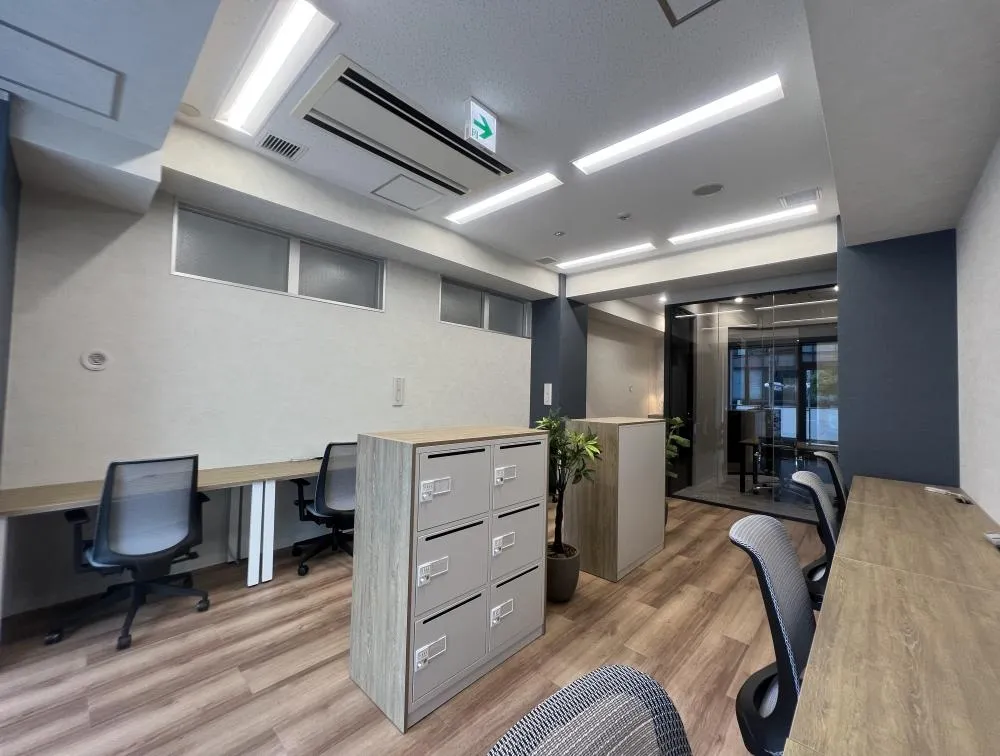 会議室付き！ 什器つき！の居抜き賃貸オフィス物件(約20坪) ｜居抜きオフィス物件検索サイト【vivit-ビビット】（1）