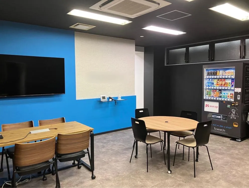 フリースペース 会議室付きの居抜き賃貸オフィス物件(約45坪) ｜居抜きオフィス物件検索サイト【vivit-ビビット】（1）