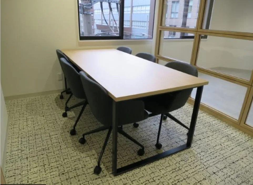 一部什器付き！ 会議室までの導線良し！の居抜き賃貸オフィス物件(約25坪) ｜居抜きオフィス物件検索サイト【vivit-ビビット】（1）