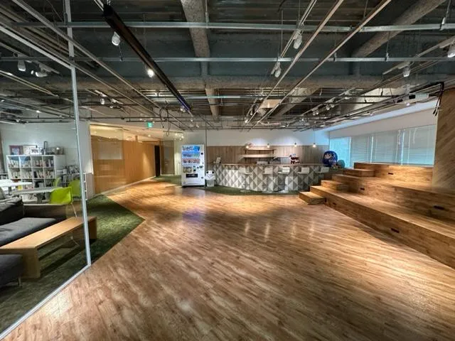 五反田駅　徒歩3分 オシャレな居抜きオフィスの居抜き賃貸オフィス物件(約150坪) ｜居抜きオフィス物件検索サイト【vivit-ビビット】（1）