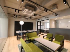 会議室造作済み！ デザイナーズ物件！の居抜き賃貸オフィス物件(約40坪) ｜居抜きオフィス物件検索サイト【vivit-ビビット】（サムネイル1）