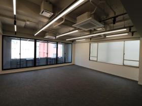 会議室造作済み！ デザイナーズ物件！の居抜き賃貸オフィス物件(約40坪) ｜居抜きオフィス物件検索サイト【vivit-ビビット】（サムネイル5）