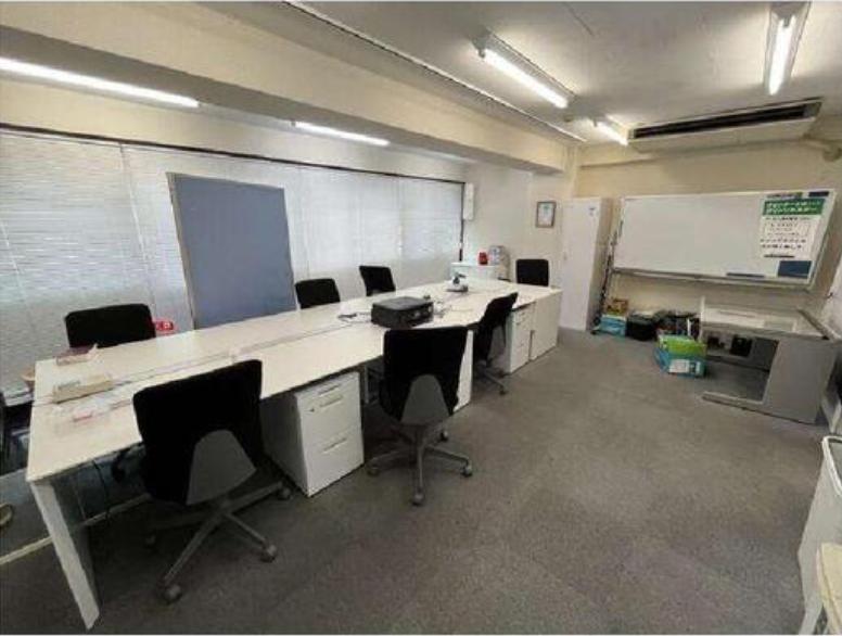会議室付き！ 居抜き物件の居抜き賃貸オフィス物件(約15坪) ｜居抜きオフィス物件検索サイト【vivit-ビビット】（1）
