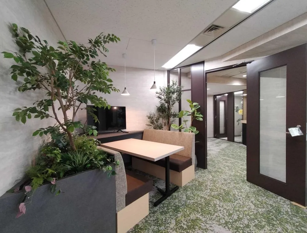 8名用会議室付き！ 希少な銀座エリアのセットアップの居抜き賃貸オフィス物件(約40坪) ｜居抜きオフィス物件検索サイト【vivit-ビビット】（3）