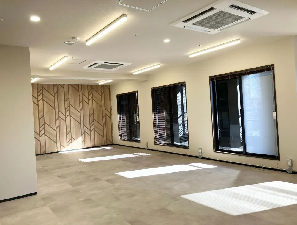 会議室、テレカンブースあり 地下に共用会議室・ラウンジ付きの居抜き賃貸オフィス物件(約30坪) ｜居抜きオフィス物件検索サイト【vivit-ビビット】（5）