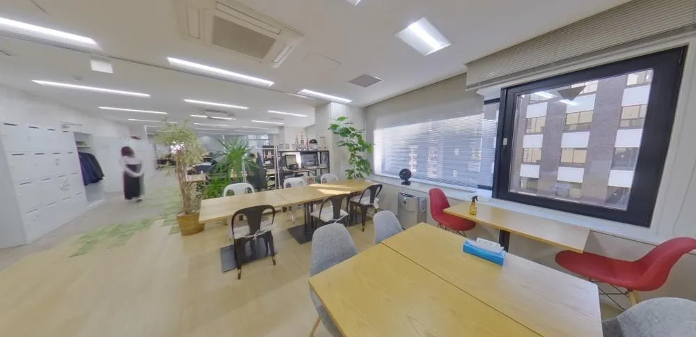 おしゃれ リフレッシュエリアありの居抜き賃貸オフィス物件(約90坪) ｜居抜きオフィス物件検索サイト【vivit-ビビット】（1）