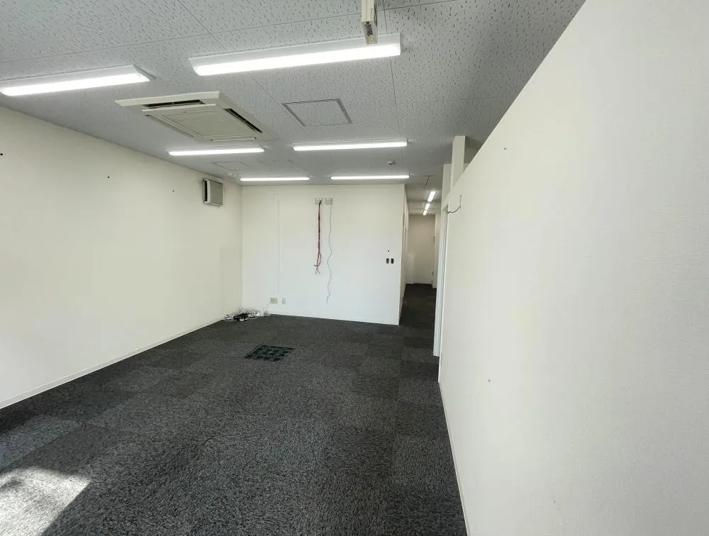 会議室多数！ 喫煙ルーム付き！の居抜き賃貸オフィス物件(約40坪) ｜居抜きオフィス物件検索サイト【vivit-ビビット】（1）