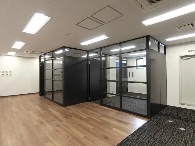 会議室2室！ 居抜きオフィス！！の居抜き賃貸オフィス物件(約50坪) ｜居抜きオフィス物件検索サイト【vivit-ビビット】（1）