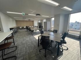 会議室・執務室全てに什器付き！ 名古屋の内装付きオフィスの居抜き賃貸オフィス物件(約35坪) ｜居抜きオフィス物件検索サイト【vivit-ビビット】（サムネイル4）