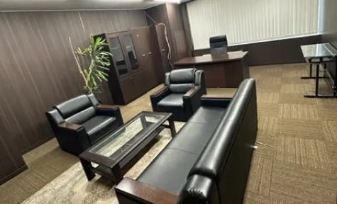 会議室2室あり 什器付きの居抜き賃貸オフィス物件(約45坪) ｜居抜きオフィス物件検索サイト【vivit-ビビット】（1）