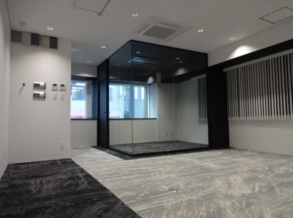 会議室付き デザイナーズオフィスの居抜き賃貸オフィス物件(約15坪) ｜居抜きオフィス物件検索サイト【vivit-ビビット】（1）