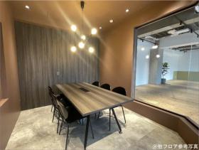 什器付き！ 会議室造作済み！の居抜き賃貸オフィス物件(約40坪) ｜居抜きオフィス物件検索サイト【vivit-ビビット】（サムネイル1）