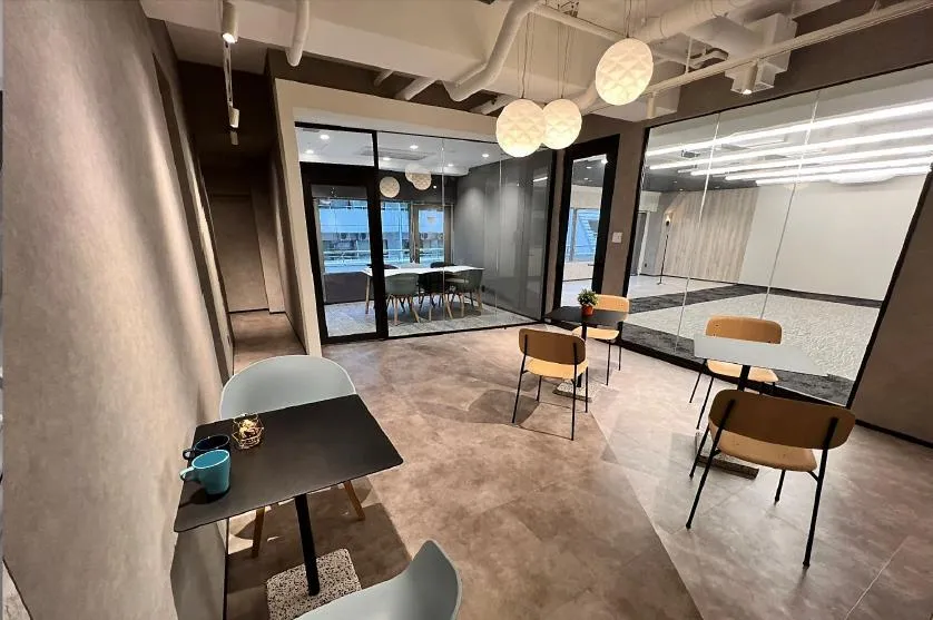 会議室造作済み！ セットアップオフィス！の居抜き賃貸オフィス物件(約40坪) ｜居抜きオフィス物件検索サイト【vivit-ビビット】（1）