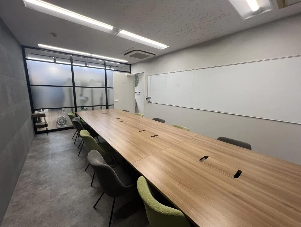 会議室3室！ テレカンブースあり◎の居抜き賃貸オフィス物件(約35坪) ｜居抜きオフィス物件検索サイト【vivit-ビビット】（1）