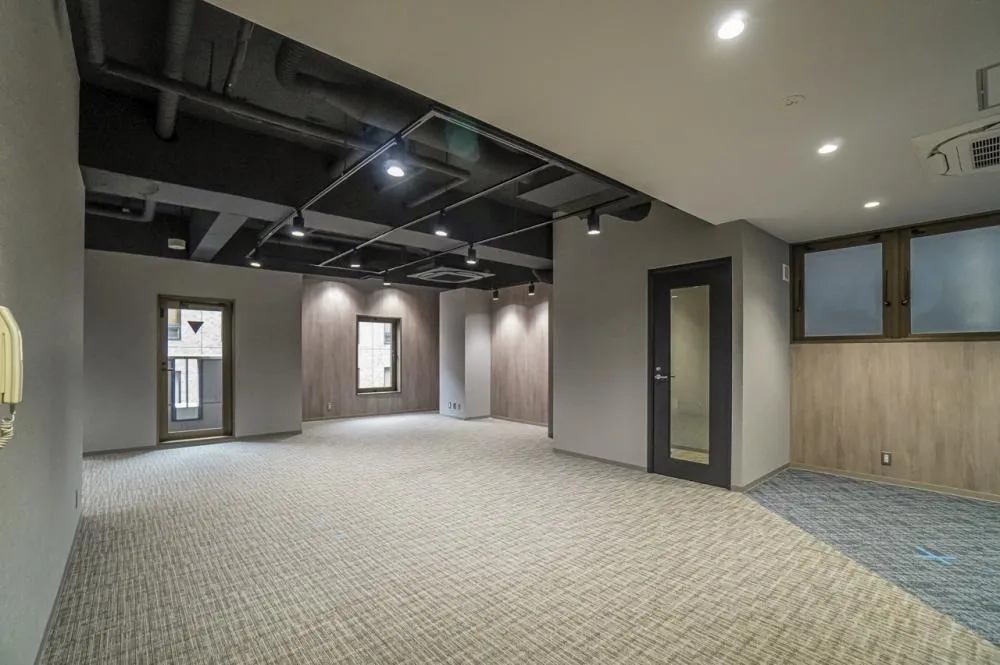 会議室付き 内装付きオフィスの居抜き賃貸オフィス物件(約30坪) ｜居抜きオフィス物件検索サイト【vivit-ビビット】（1）