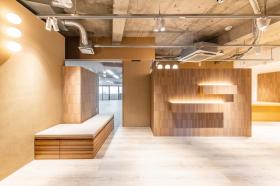 おしゃれ 天井スケルトンの居抜き賃貸オフィス物件(約70坪) ｜居抜きオフィス物件検索サイト【vivit-ビビット】（サムネイル1）