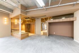 おしゃれ 天井スケルトンの居抜き賃貸オフィス物件(約70坪) ｜居抜きオフィス物件検索サイト【vivit-ビビット】（サムネイル10）